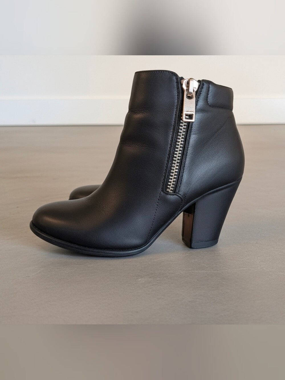 ALDO Janella Black Leather Block Heel Ankle Boots Gold Zip Size 8